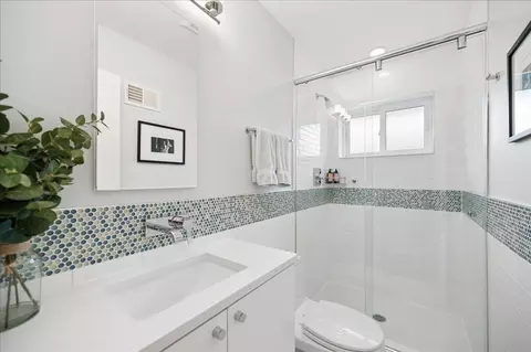 Bath - 912 Hunter Rd, Wilmette, IL 60091 photo 2 of 2