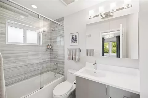 Bath - 912 Hunter Rd, Wilmette, IL 60091 photo 1 of 2