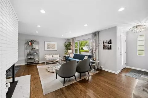 Living - 912 Hunter Rd, Wilmette, IL 60091 photo 2 of 7