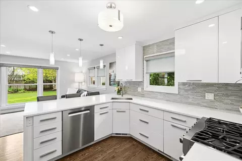 Kitchen - 912 Hunter Rd, Wilmette, IL 60091 photo 2 of 3