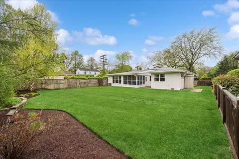 Exterior - 912 Hunter Rd, Wilmette, IL 60091 photo 8 of 9