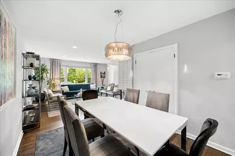 Dining - 912 Hunter Rd, Wilmette, IL 60091 photo 2 of 3