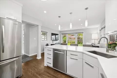 Kitchen - 912 Hunter Rd, Wilmette, IL 60091 photo 3 of 3