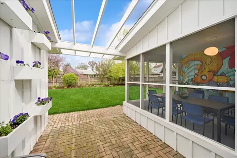 Exterior - 912 Hunter Rd, Wilmette, IL 60091 photo 7 of 9