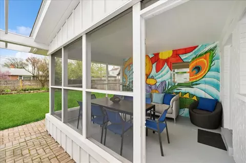 Exterior - 912 Hunter Rd, Wilmette, IL 60091 photo 4 of 9