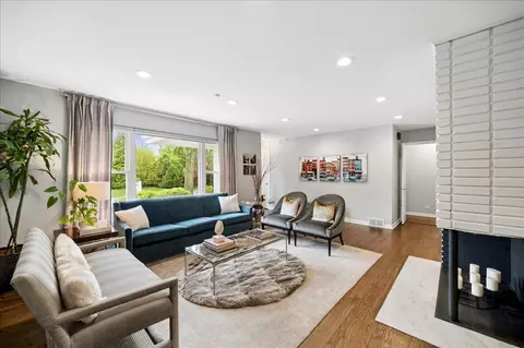 Living - 912 Hunter Rd, Wilmette, IL 60091 photo 3 of 7