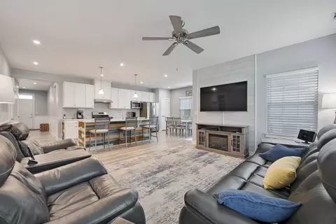 Living - 3650 Reddington Cir, Elgin, IL 60124 photo 2 of 2