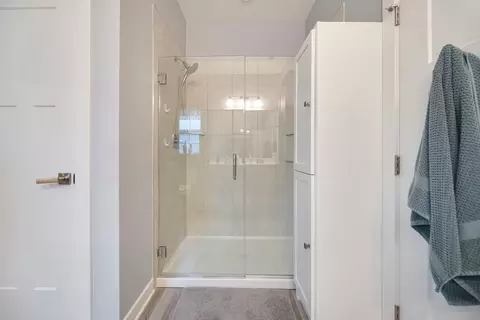 Bath - 3650 Reddington Cir, Elgin, IL 60124 photo 1 of 2