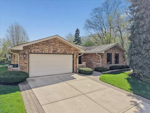 897 W Kelly Ann Dr, Palatine, IL 60067