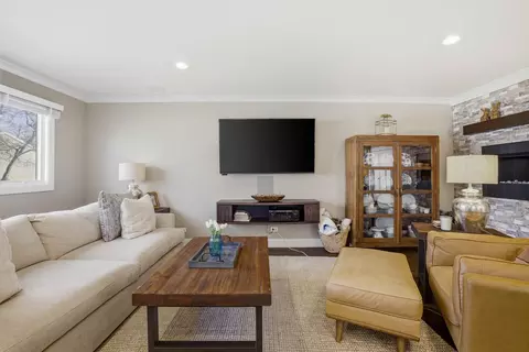 Living - 2105 Timber Ln, Wheaton, IL 60189 photo 2 of 3