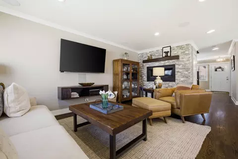Living - 2105 Timber Ln, Wheaton, IL 60189 photo 3 of 3