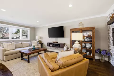 Living - 2105 Timber Ln, Wheaton, IL 60189 photo 1 of 3