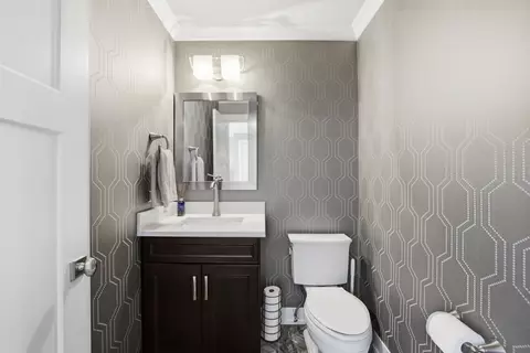 Bath - 2105 Timber Ln, Wheaton, IL 60189 photo 1 of 4