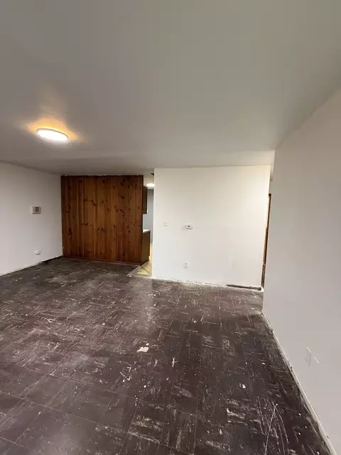 Living - 1939 E Spruce St, Kankakee, IL 60901 photo 2 of 2