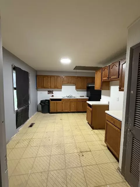 Kitchen - 1939 E Spruce St, Kankakee, IL 60901 photo 2 of 2