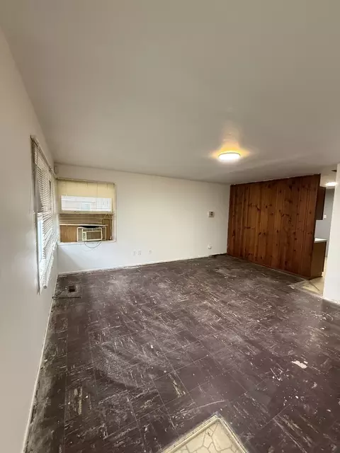 Living - 1939 E Spruce St, Kankakee, IL 60901 photo 1 of 2
