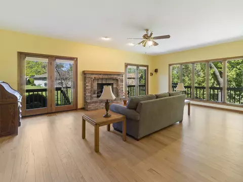 Living - 2772 Glendower Ter, Elgin, IL 60124 photo 4 of 6