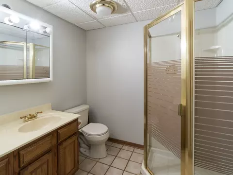 Bath - 2772 Glendower Ter, Elgin, IL 60124 photo 6 of 6