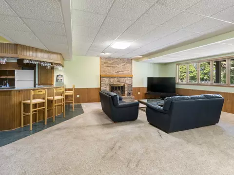 Living - 2772 Glendower Ter, Elgin, IL 60124 photo 6 of 6