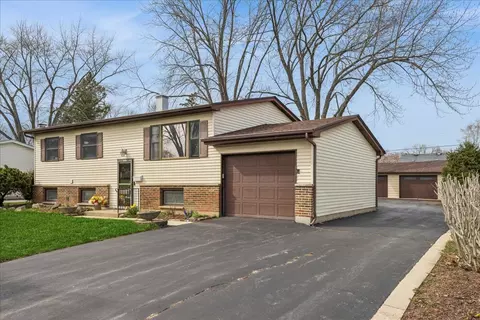 18508 W Woodland Ter, Gurnee, IL 60031