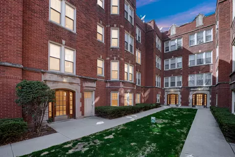 4840 W Henderson St #2B, Chicago, IL 60641