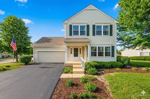 1368 Chestnut Ln, Yorkville, IL 60560