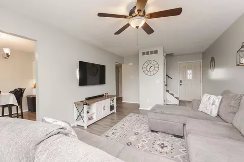 Entry Way - 1715 King Dr #C, Normal, IL 61761 photo 1 of 2