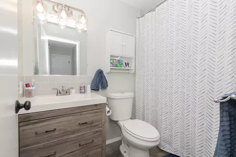 Bath - 1715 King Dr #C, Normal, IL 61761 photo 2 of 3