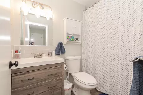Bath - 1715 King Dr #C, Normal, IL 61761 photo 3 of 3