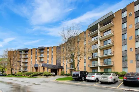700 N Bruce Ln #312, Glenwood, IL 60425