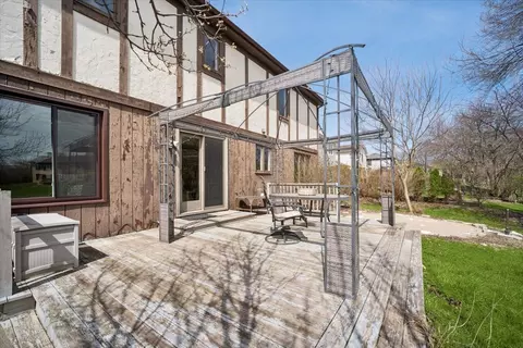 Exterior - 134 Amherst Dr, Bartlett, IL 60103 photo 2 of 5