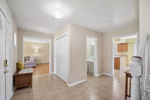 Entry Way - 134 Amherst Dr, Bartlett, IL 60103 photo 1 of 2
