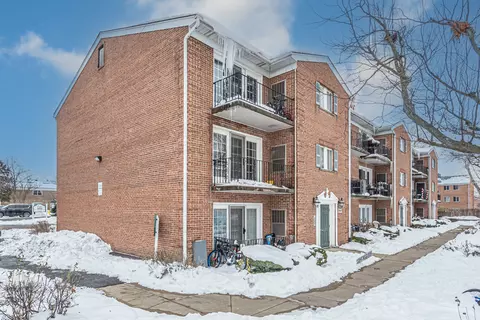10347 Dearlove Rd #302, Glenview, IL 60025