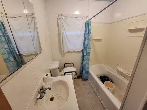 Bath - 2569 E 22nd Rd, Marseilles, IL 61341 photo 1 of 1