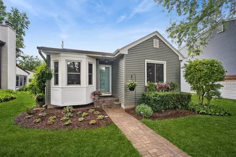 892 Manchester Crse, Geneva, IL 60134