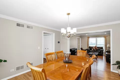 Dining - 3916 Nighthawk Ct, Naperville, IL 60540 photo 2 of 2