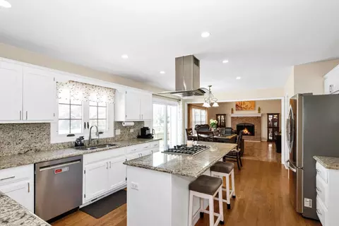 Kitchen - 3916 Nighthawk Ct, Naperville, IL 60540 photo 4 of 6