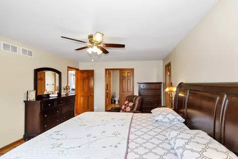 Bedroom - 3916 Nighthawk Ct, Naperville, IL 60540 photo 2 of 6