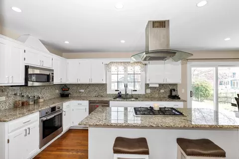 Kitchen - 3916 Nighthawk Ct, Naperville, IL 60540 photo 3 of 6