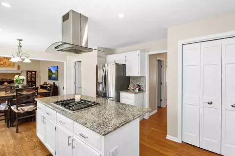 Kitchen - 3916 Nighthawk Ct, Naperville, IL 60540 photo 5 of 6
