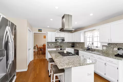 Kitchen - 3916 Nighthawk Ct, Naperville, IL 60540 photo 2 of 6