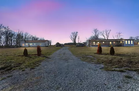 3665 Burning Star 2 Rd, Du Quoin, IL 62832