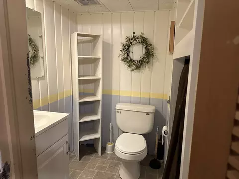 Bath - 627 Genesee Ave, Morrison, IL 61270 photo 2 of 2