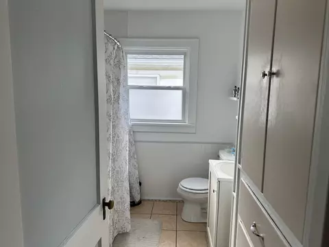 Bath - 627 Genesee Ave, Morrison, IL 61270 photo 1 of 2