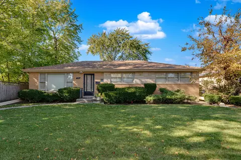 7330 N Kilbourn Ave, Lincolnwood, IL 60712