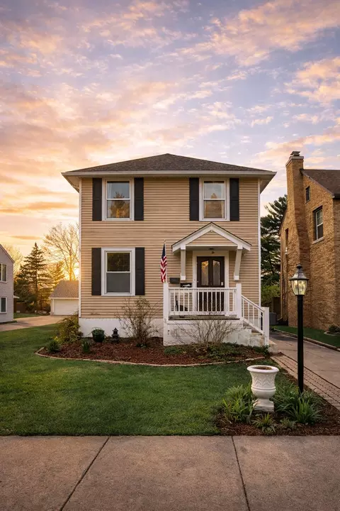 209 S Commonwealth Ave, Aurora, IL 60506