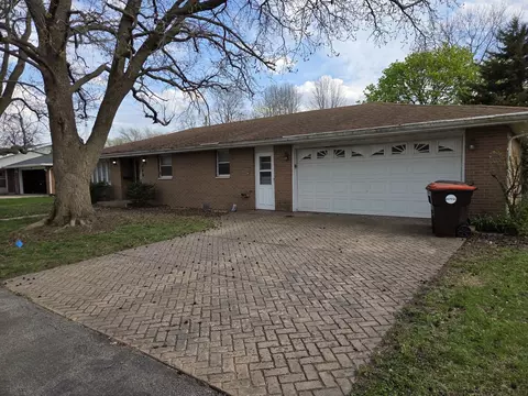 404 Sunset Dr, Heyworth, IL 61745