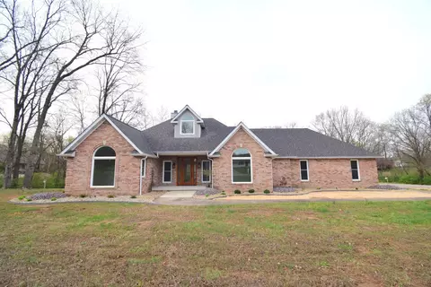 12139 E Hutchison Rd, Mount Vernon, IL 62864