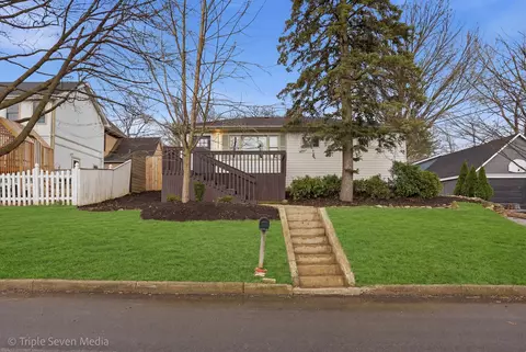 104 E Division St, Lemont, IL 60439