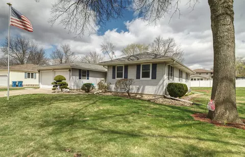 1414 Rosehill Ave, Camanche, IA 52730